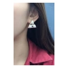 Retro French design triangle earrings, high-end summer stud earrings for women, Korean-style high-end internet-famous earrings Application Scenario